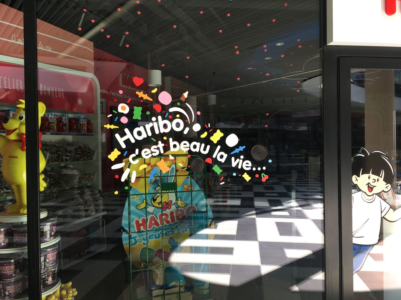 Pose sticker vitrine