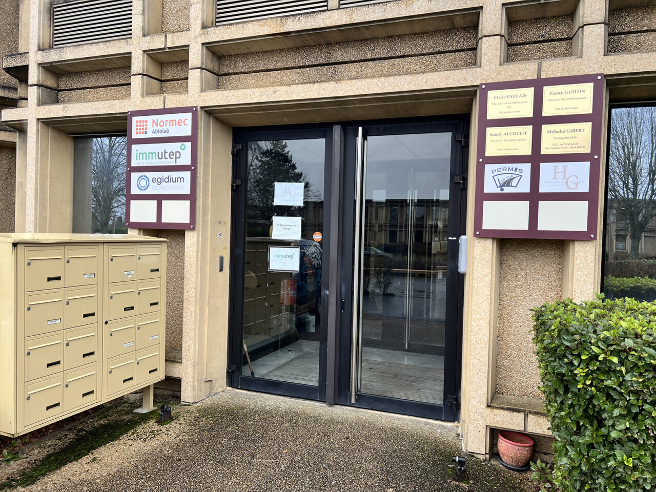 totem d'orientation bureaux pros