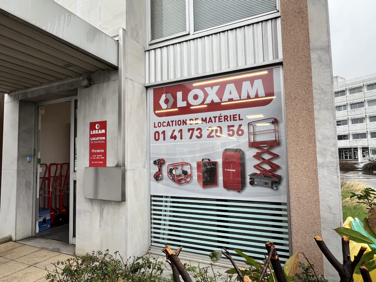 Adhésif microperforé Agence Loxam